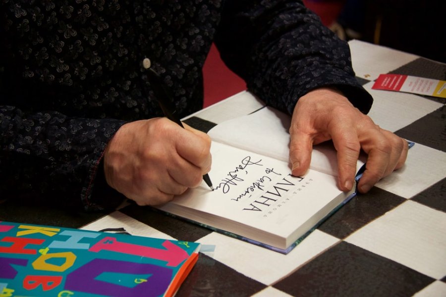 Уникальные книги с настоящими автографами