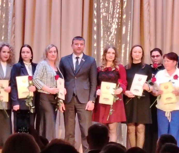 📢 Торжественный концерт ко Дню труда: заслуженная награда! 🎉