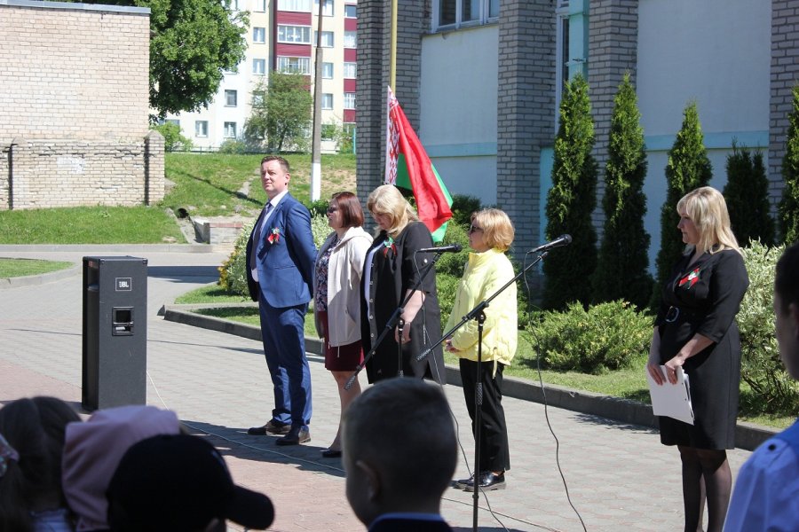 Торжественная линейка «Наши победы Победе посвящаем»