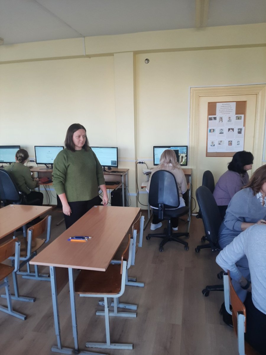 Заседание инновационной методической лаборатории «ИИ в образовательном процессе», посвященное теме «Нейросеть как помощник учителя: создание планов, заданий и проверочных работ»