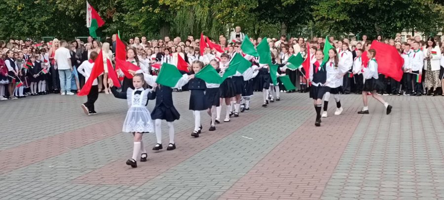 Торжественная линейка посвящённая началу учебного года 