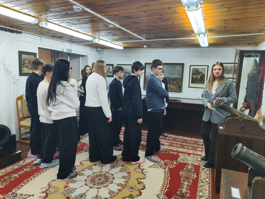 В память о предках: школьники знакомятся с раритеты эпохи Наполеоновских войн