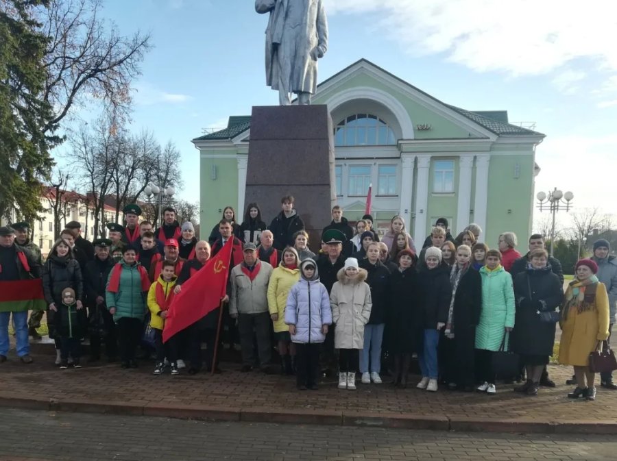 Митинг, посвящённый Дню Октябрьской революции