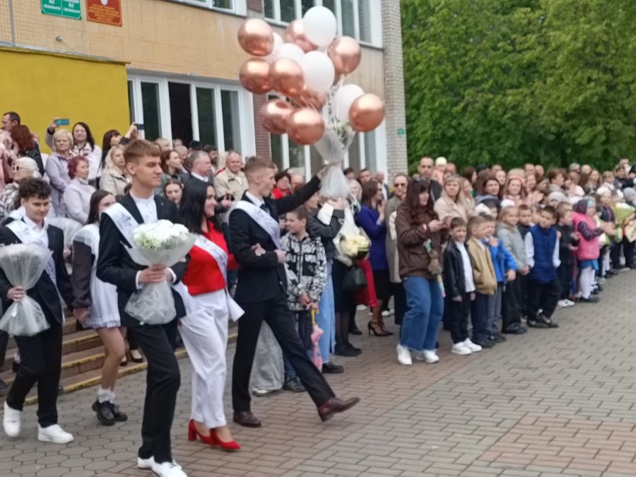 📚 Последний звонок: прощание и новые горизонты 🎓
