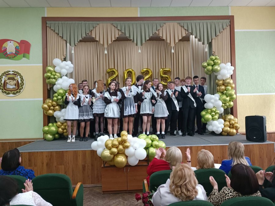 ✨ Прощание со школой: концерт воспоминаний 🎤