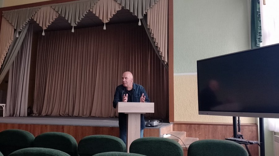 Диалоговая площадка с тренером ДЮСШ №1 Александром Михайловичем Бортником