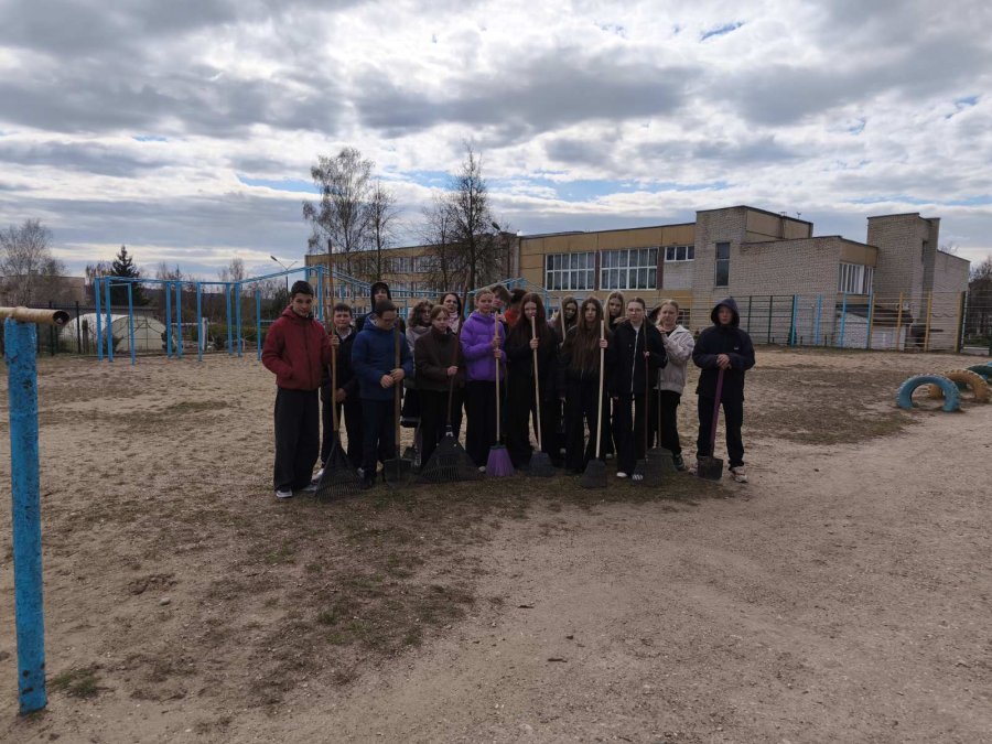 🌿 Субботник в гимназии: вместе за чистоту!