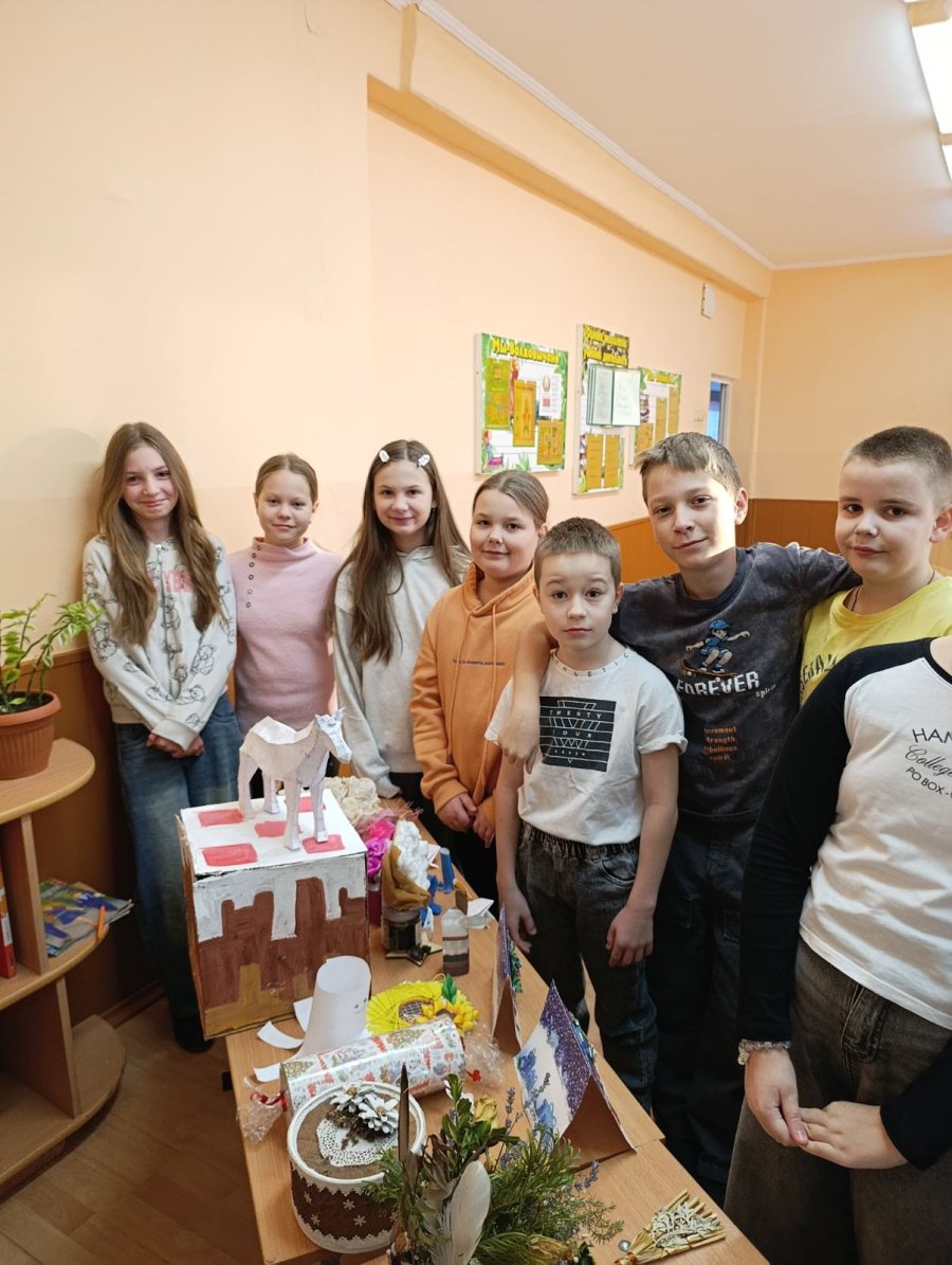 Пионеры – октябрятам: конкурс поделок из бумаги, природных материалов «Мастер золотые руки»