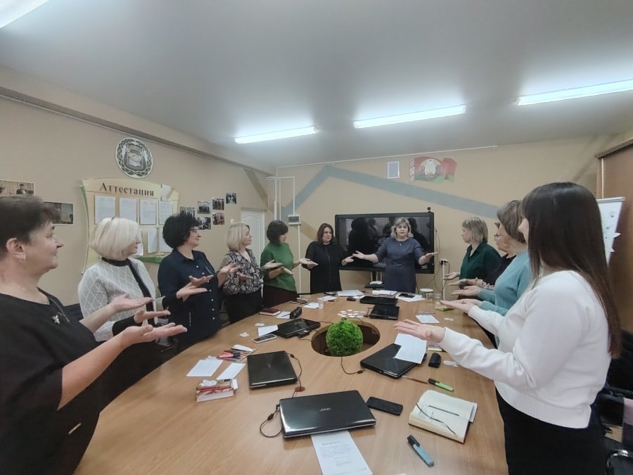 Деловая игра «Родительское собрание. Тема: Будем знакомы»