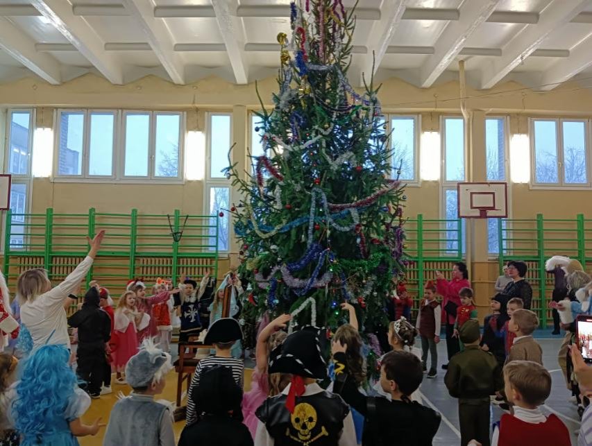 Новогодний утренник учащихся I классов